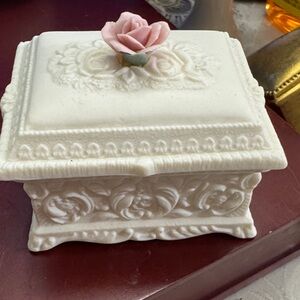 trinket box. White ceramic/bisque roses. George Good corp. 1986 Taiwan.